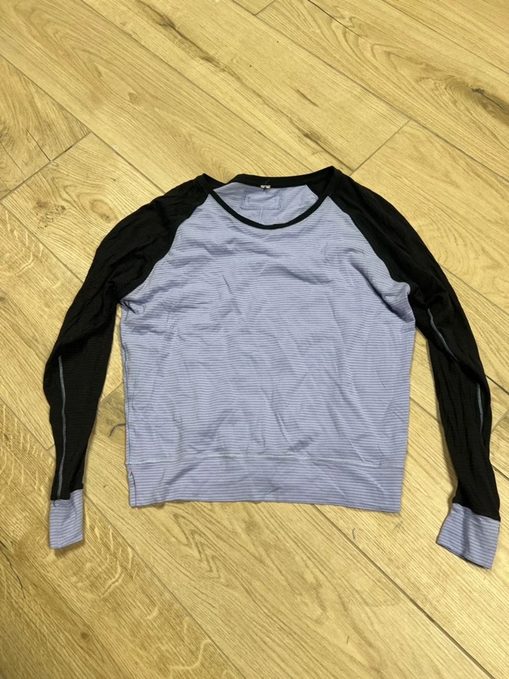 lululemon athletica Techni-Cool Long sleeve - lilac & blk - Picture 2 of 8